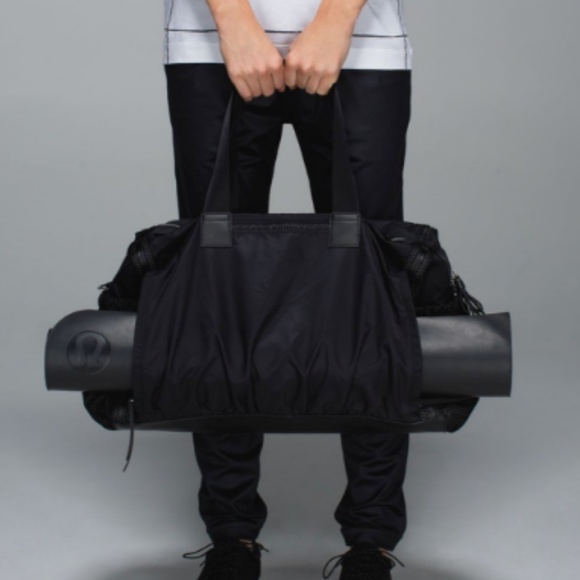 !!!SOLD!!!! Lululemon Weekend Warrior duffel - Picture 2 of 7